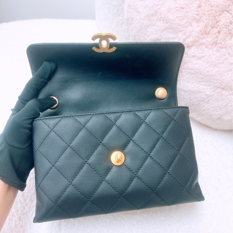 Chanel 黑金手柄翻蓋包-11