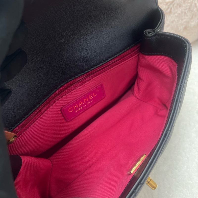 Chanel 黑金手柄翻蓋包-12