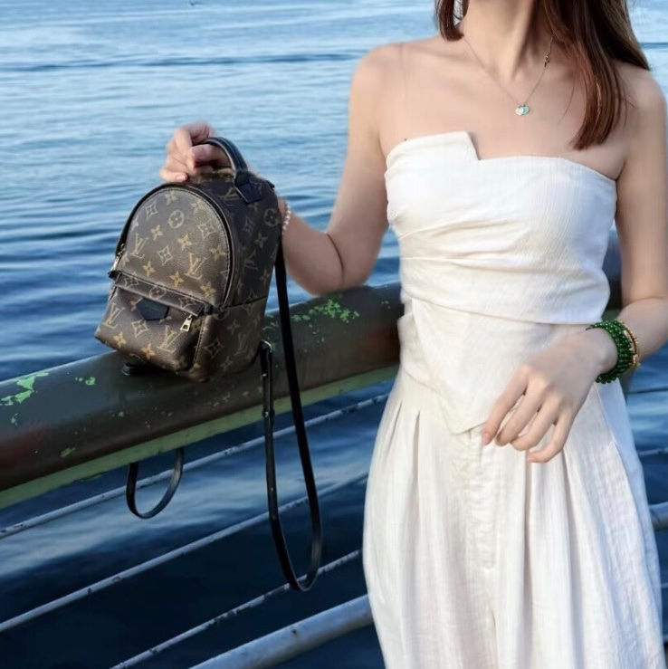 【96新 ✨ 全網最低價！】LV palm springs mini 迷你 小書包 成色超好！！（下單前先詢問庫存❗️）-0