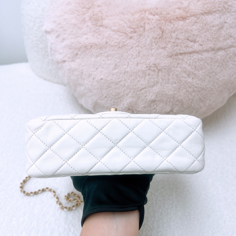 Chanel mini cf 20 白色金球斜挎包-2