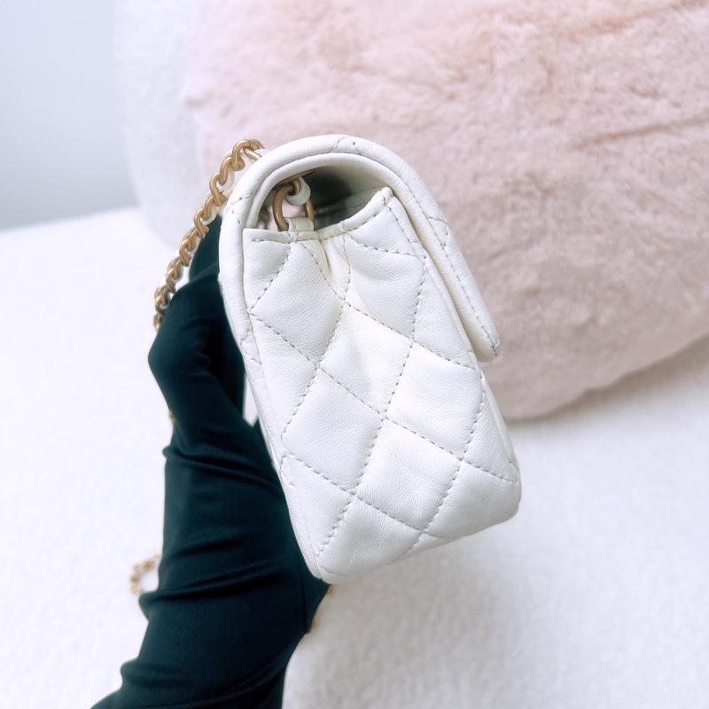 Chanel mini cf 20 白色金球斜挎包-5