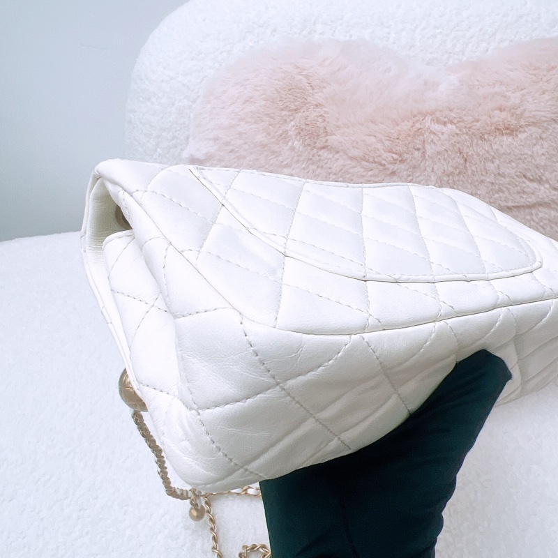 Chanel mini cf 20 白色金球斜挎包-8