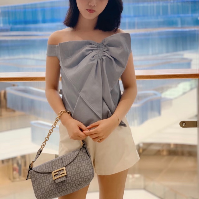 「JL精品代購」9新 FENDI 藍pvc鏈條法棍-1