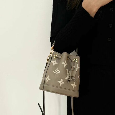 Louis Vuitton -斑鳩灰牛皮Nano Noé水桶包