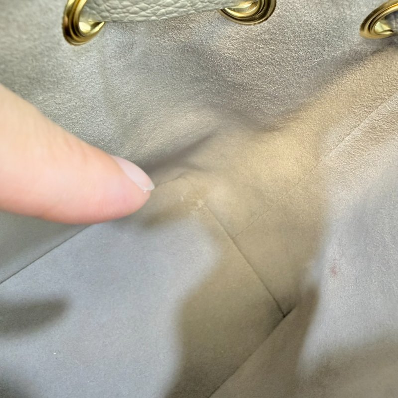 Louis Vuitton -斑鳩灰牛皮Nano Noé水桶包-21