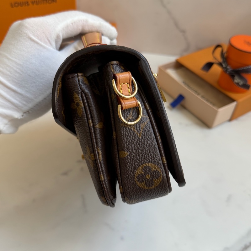 LV East west 新款郵差包 M46279晶片款-4