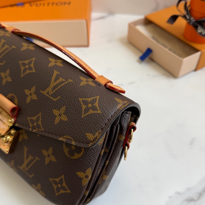 LV East west 新款郵差包 M46279晶片款-10