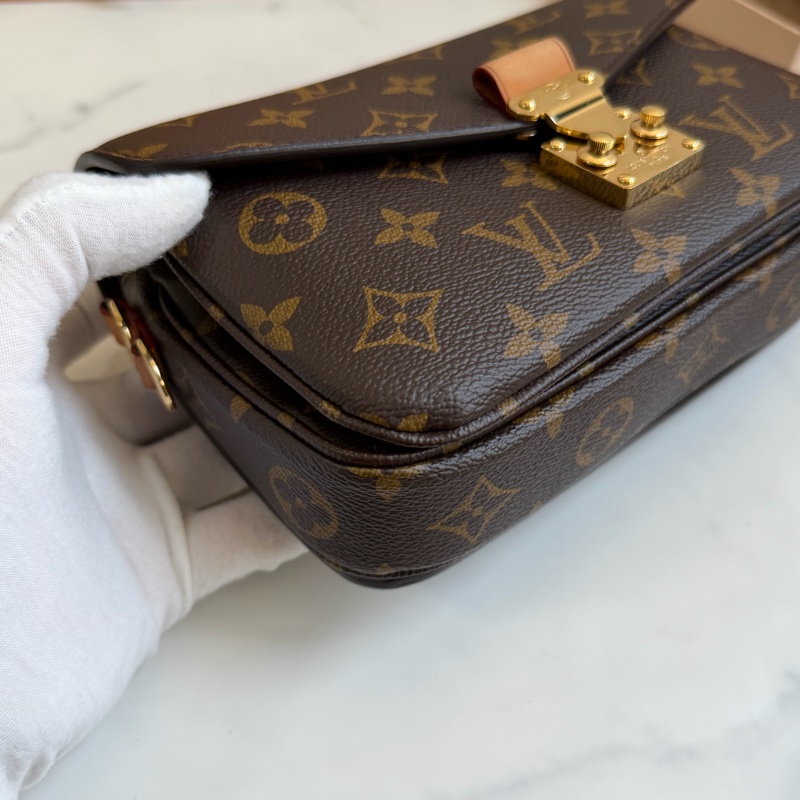 LV East west 新款郵差包 M46279晶片款-12