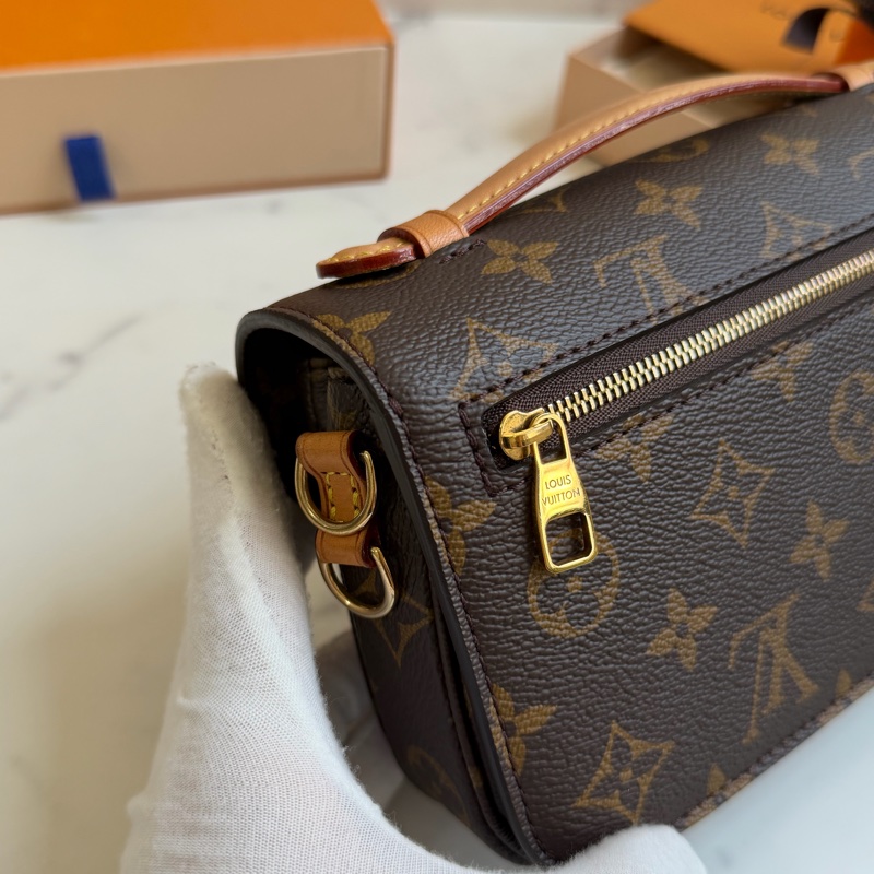 LV East west 新款郵差包 M46279晶片款-15