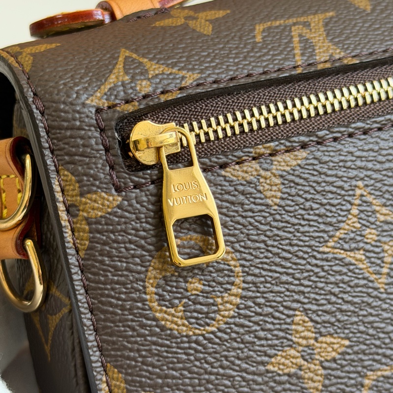 LV East west 新款郵差包 M46279晶片款-18