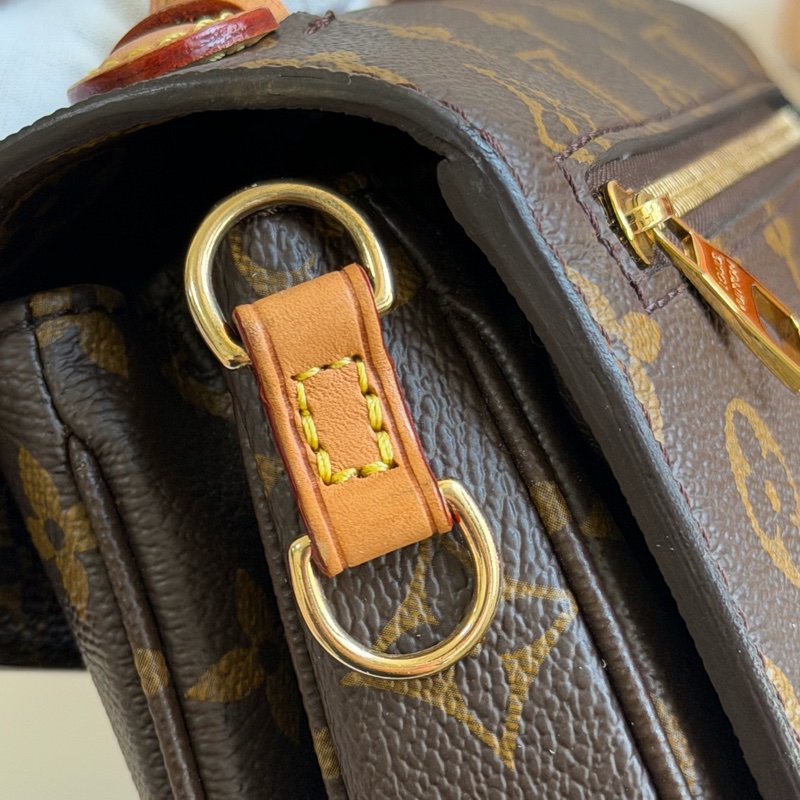 LV East west 新款郵差包 M46279晶片款-21