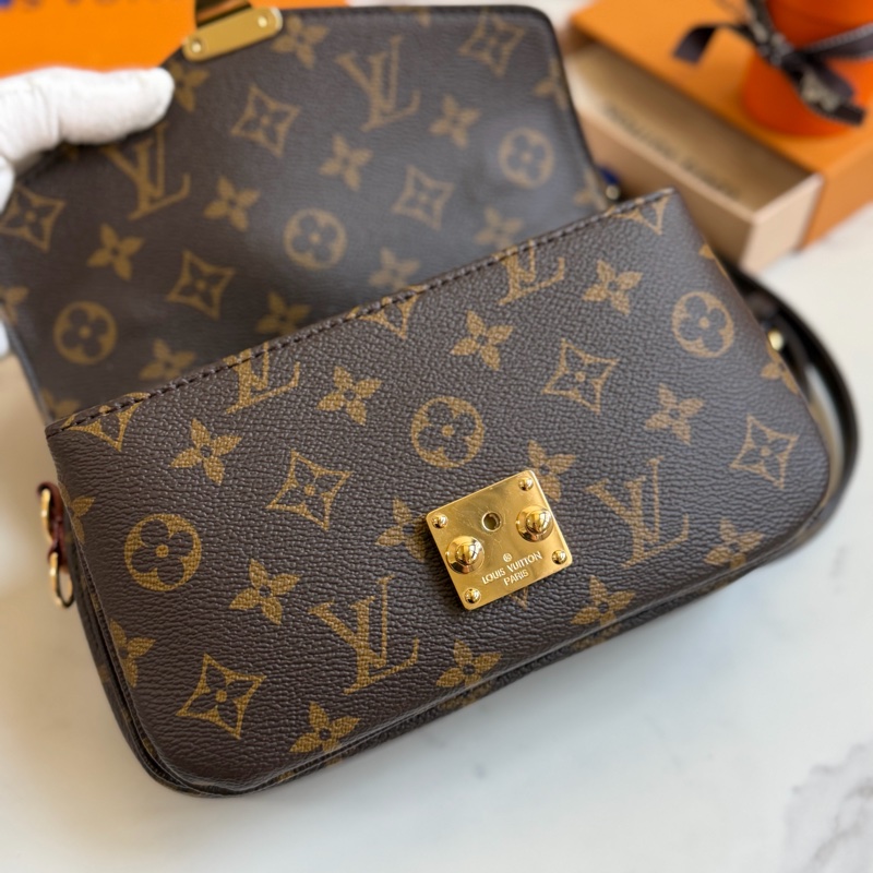 LV East west 新款郵差包 M46279晶片款-24