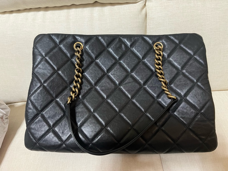 Chanel 黑金扣菱格牛皮托特包-3