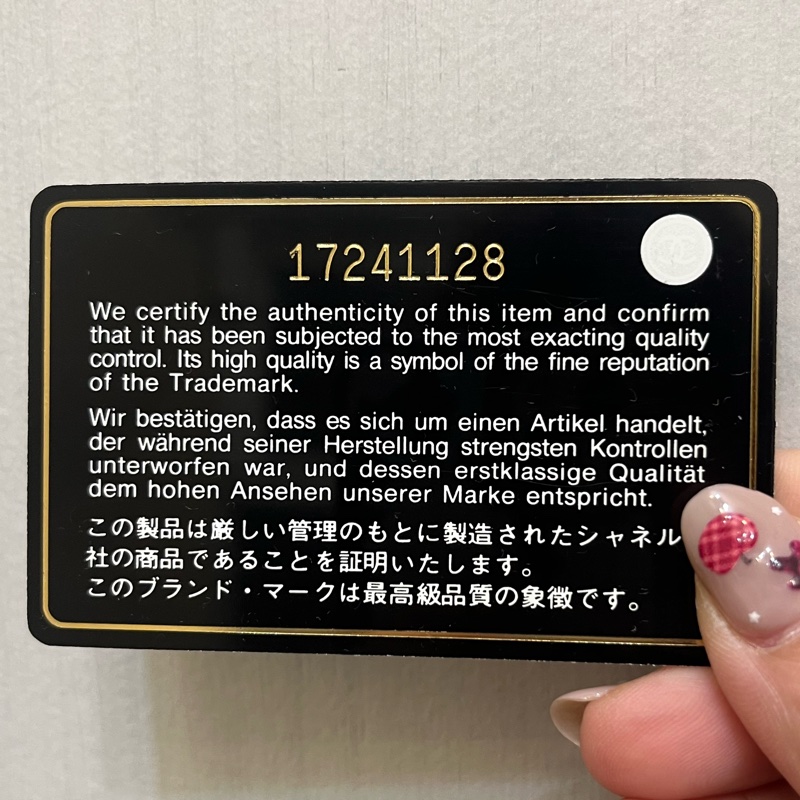 Chanel 黑金扣菱格牛皮托特包-15