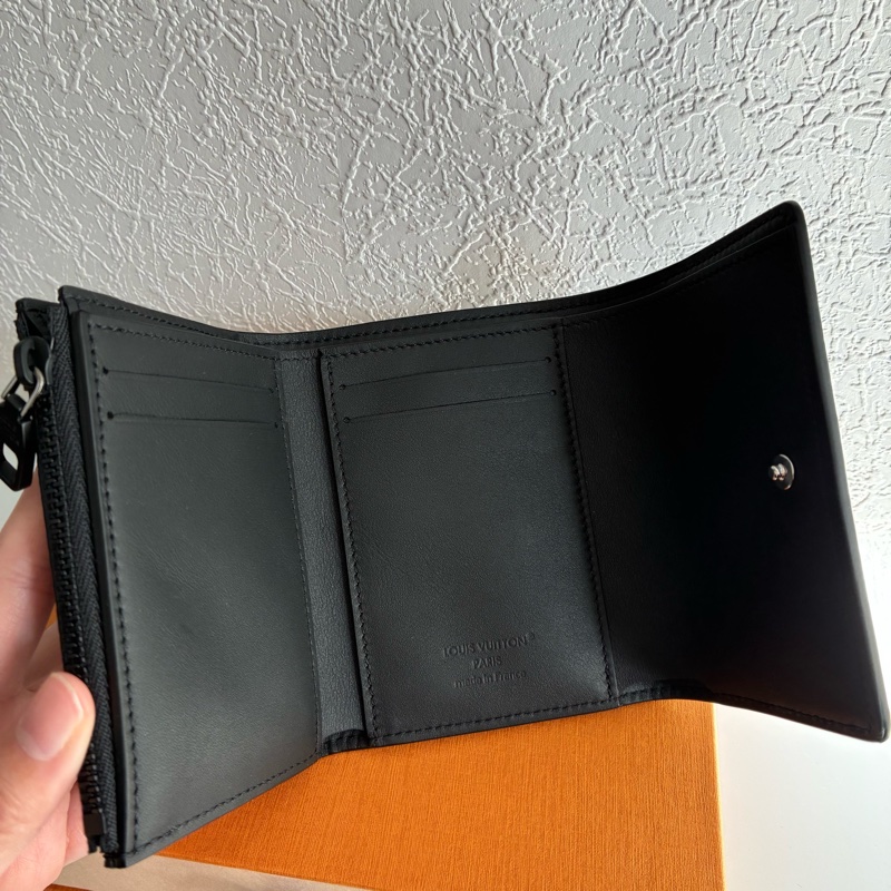 Lv黑皮革三摺短夾 零錢包 m26250 全新-3