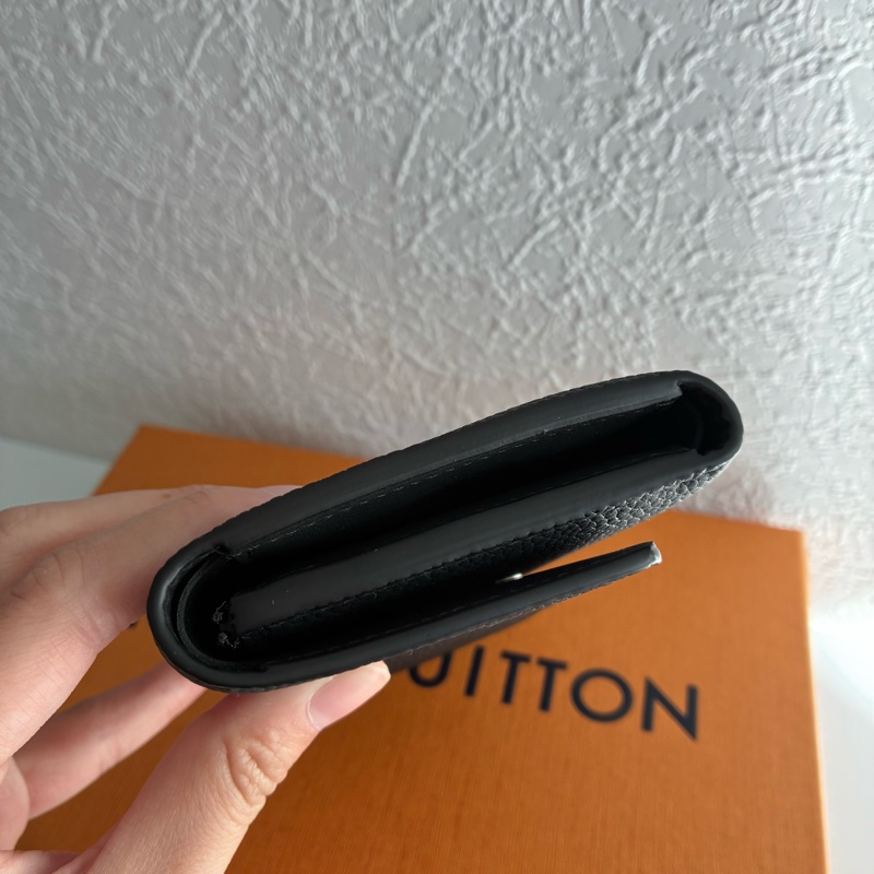 Lv黑皮革三摺短夾 零錢包 m26250 全新-9