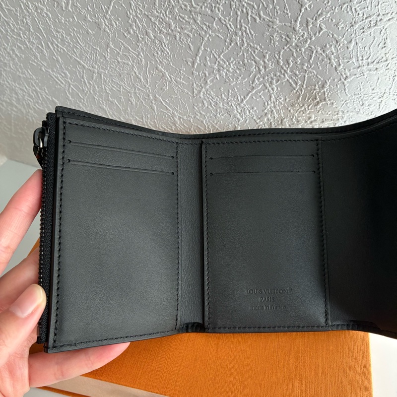 Lv黑皮革三摺短夾 零錢包 m26250 全新-15