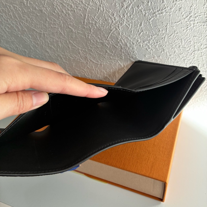 Lv黑皮革三摺短夾 零錢包 m26250 全新-16