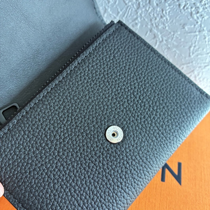 Lv黑皮革三摺短夾 零錢包 m26250 全新-18