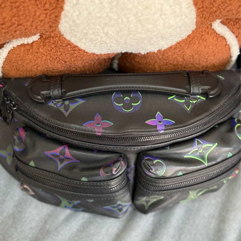 Lv黑色全皮幻彩漸變 Comet Bumbag胸包腰包 ✨最新晶片款-2