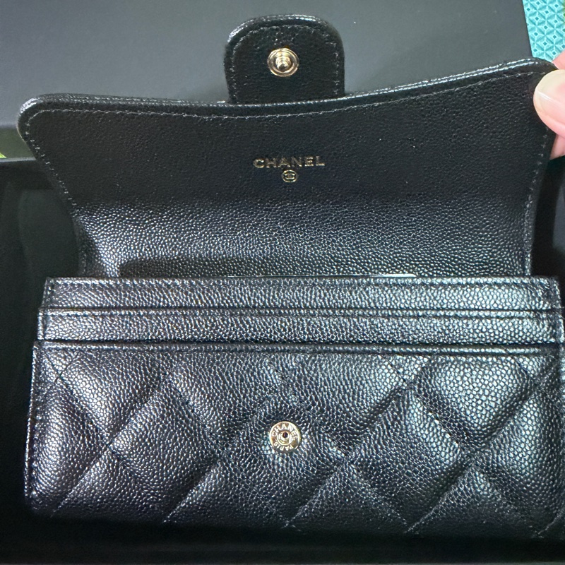 Chanel。香奈兒。淡金扣翻蓋中夾-1