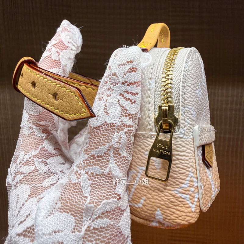 Louis Vuitton 99新 只裝得下可愛 手腕包/吊飾-6