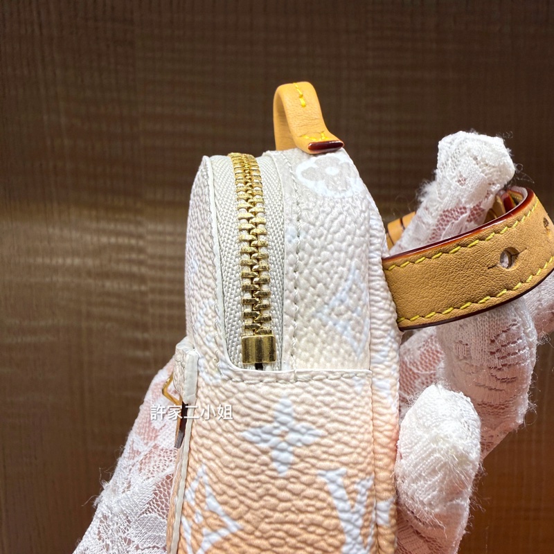 Louis Vuitton 99新 只裝得下可愛 手腕包/吊飾-7