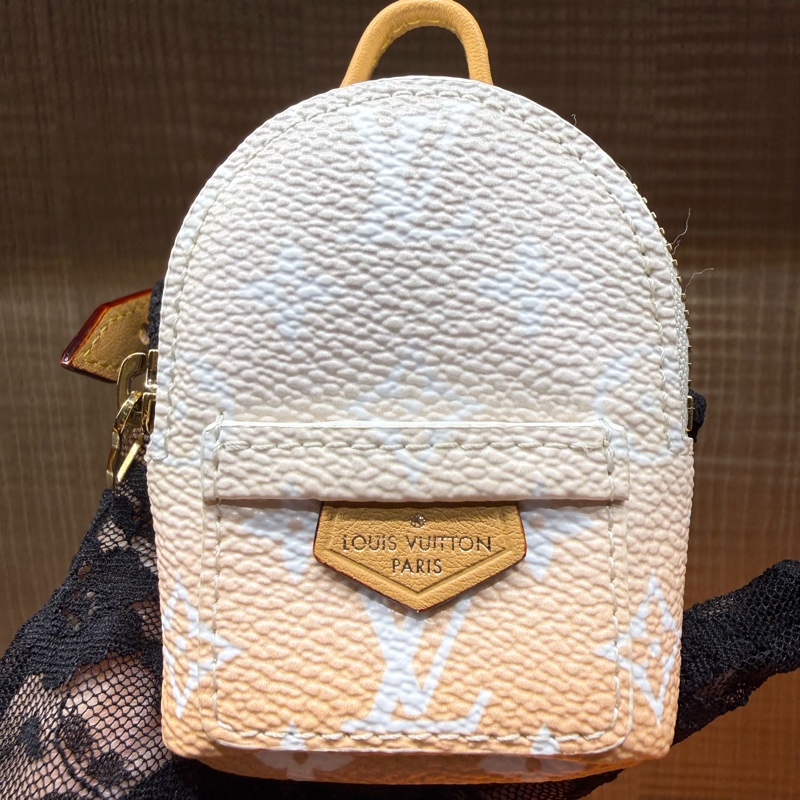 Louis Vuitton 99新 只裝得下可愛 手腕包/吊飾-10