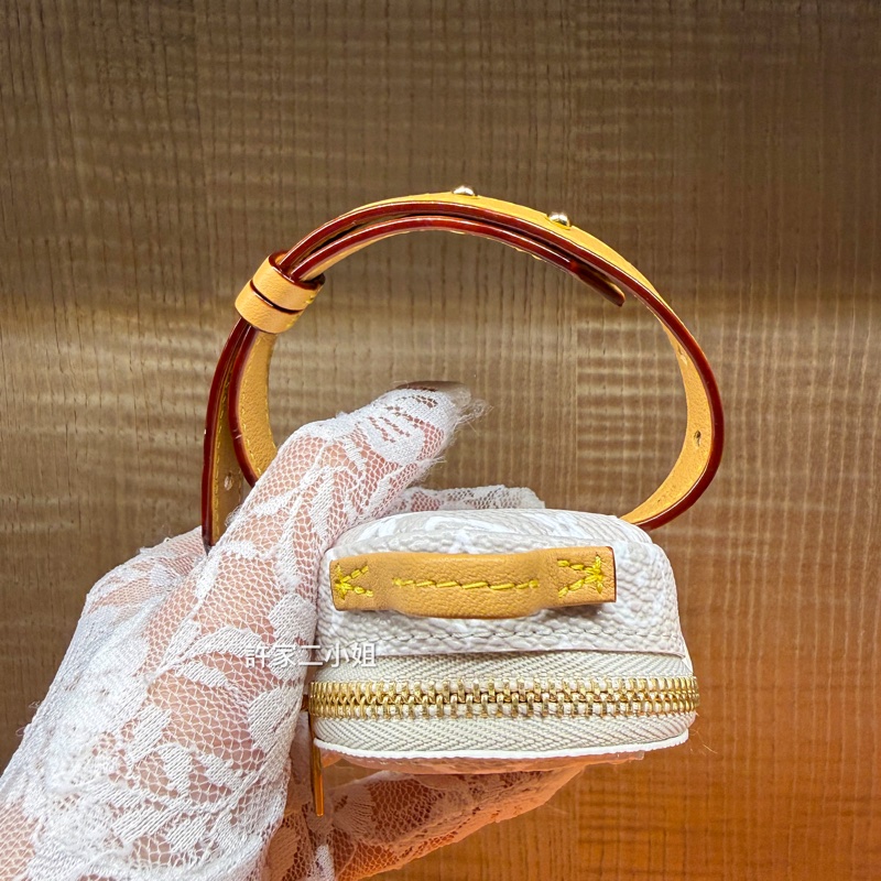 Louis Vuitton 99新 只裝得下可愛 手腕包/吊飾-14