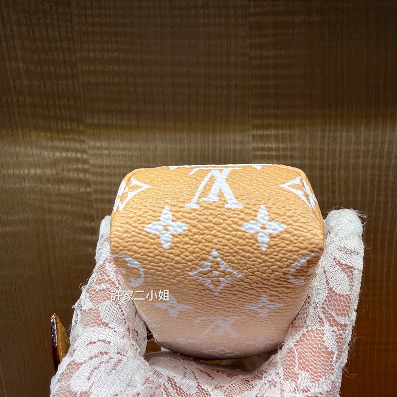Louis Vuitton 99新 只裝得下可愛 手腕包/吊飾-18