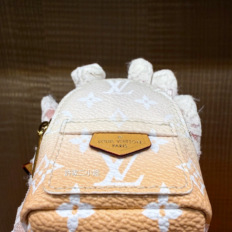 Louis Vuitton 99新 只裝得下可愛 手腕包/吊飾-19