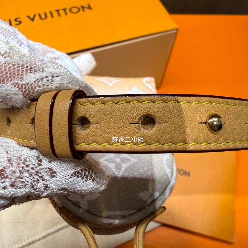 Louis Vuitton 99新 只裝得下可愛 手腕包/吊飾-23
