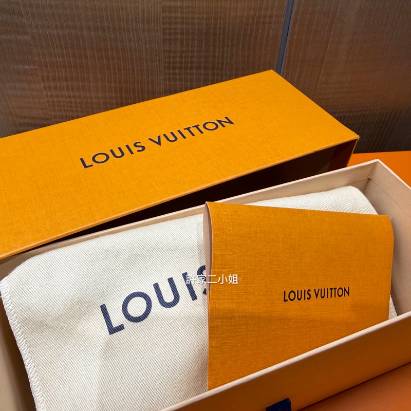 Louis Vuitton 99新 只裝得下可愛 手腕包/吊飾-27