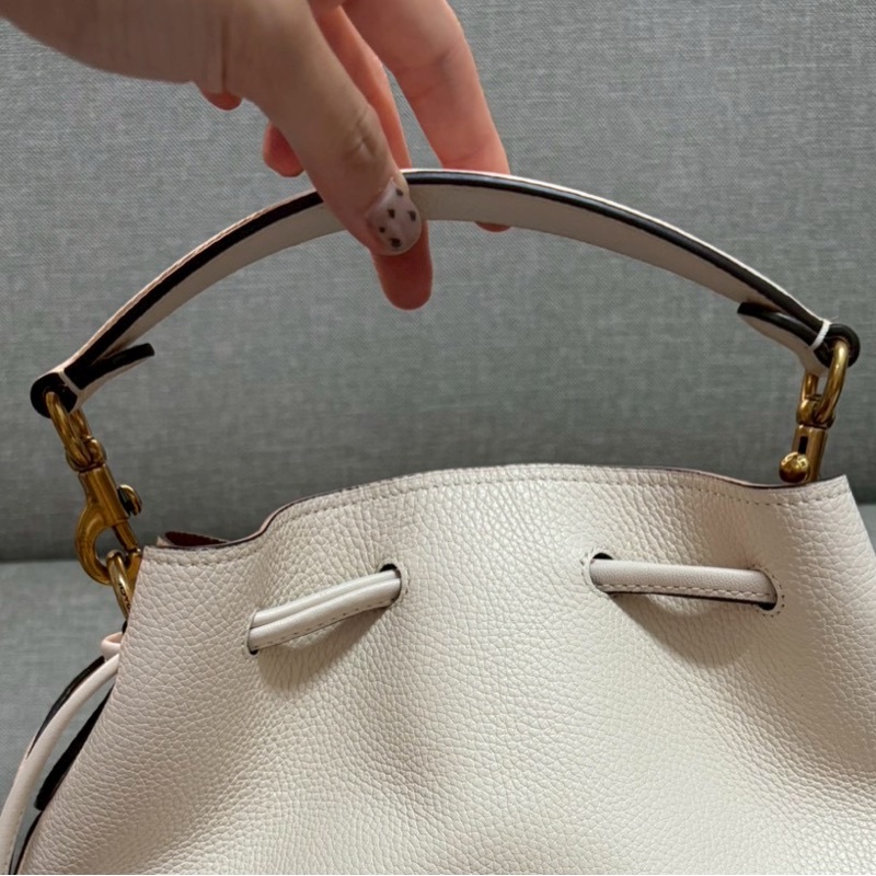 白色lora 水桶包-4