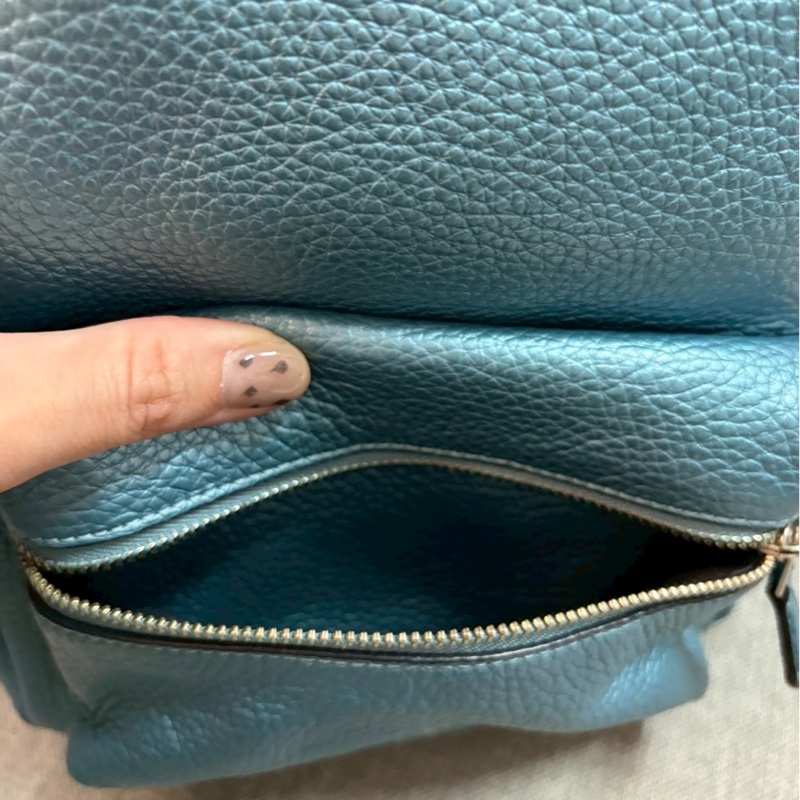 coach輕巧後背包-4