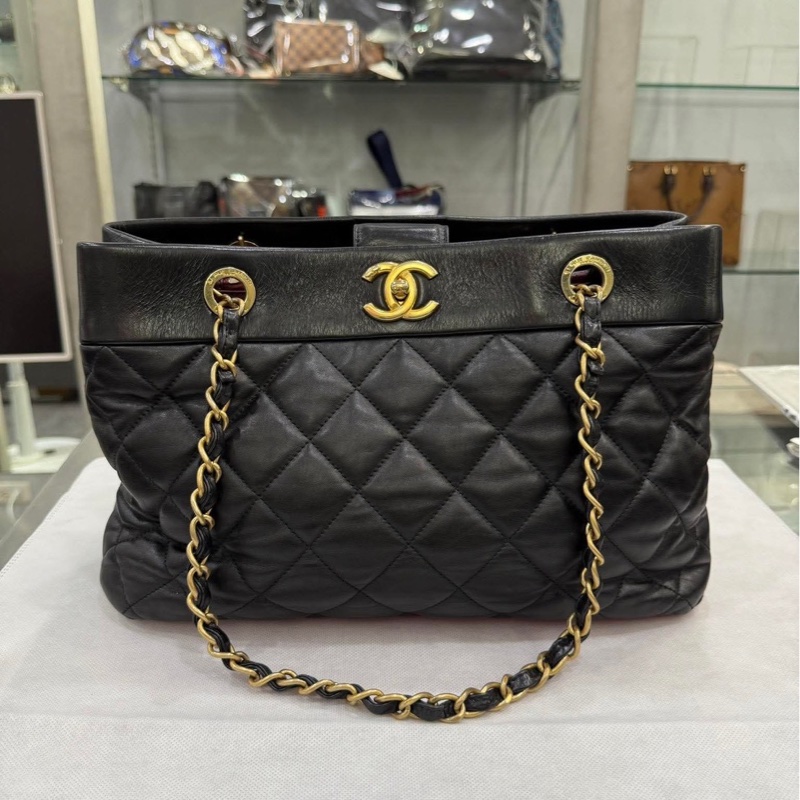 Chanel黑金小牛皮菱格托特包-0