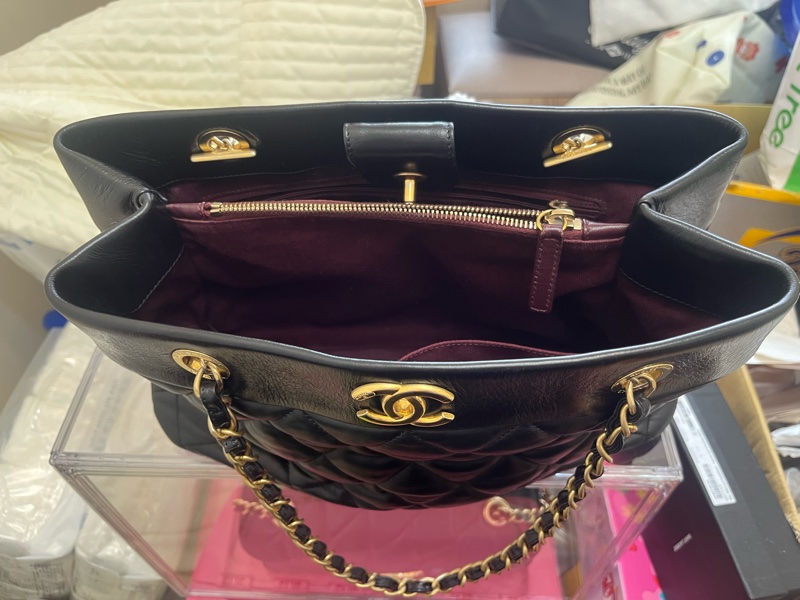 Chanel黑金小牛皮菱格托特包-7