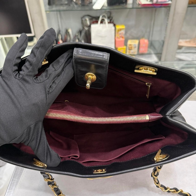 Chanel黑金小牛皮菱格托特包-4