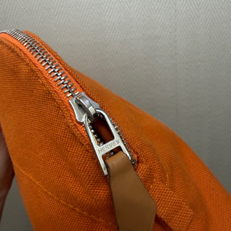 Hermes 橙色帆布銀釦收納化妝包-5