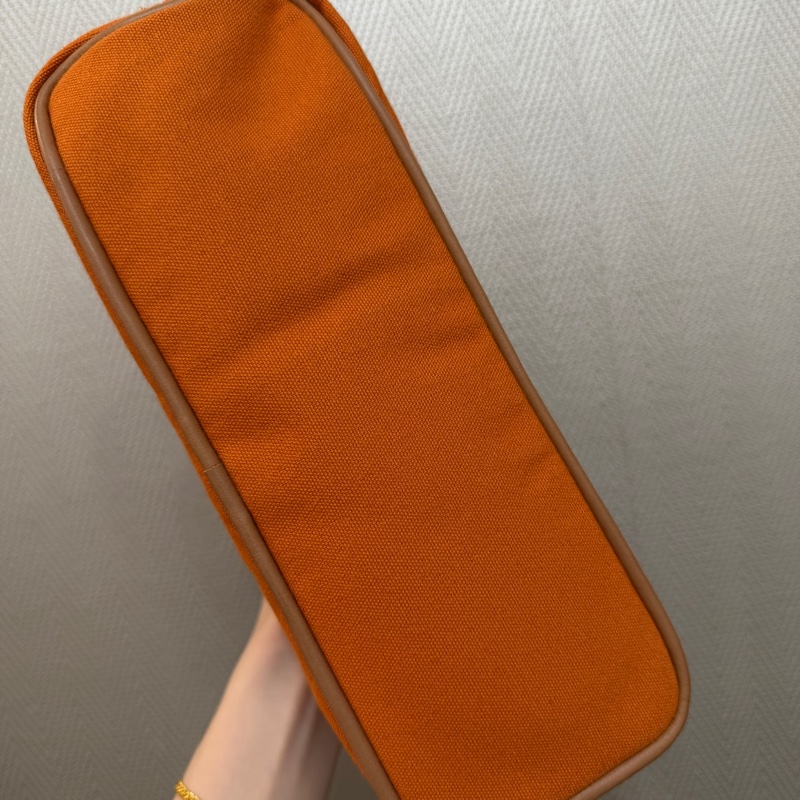 Hermes 橙色帆布銀釦收納化妝包-8