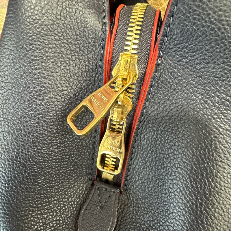 LV 海軍藍牛皮壓紋金釦Montaigne MM手提肩背包 M42746-9