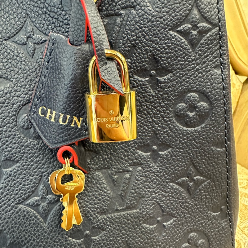 LV 海軍藍牛皮壓紋金釦Montaigne MM手提肩背包 M42746-10