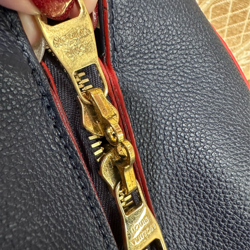 LV 海軍藍牛皮壓紋金釦Montaigne MM手提肩背包 M42746-12