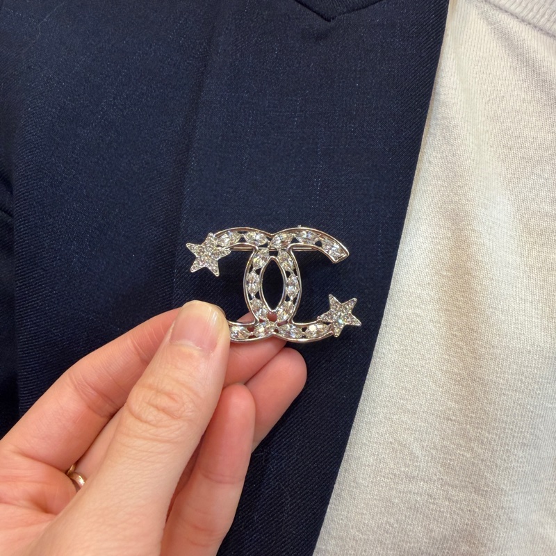 Chanel 銀色星星水鑽簍空胸針AB3611-8