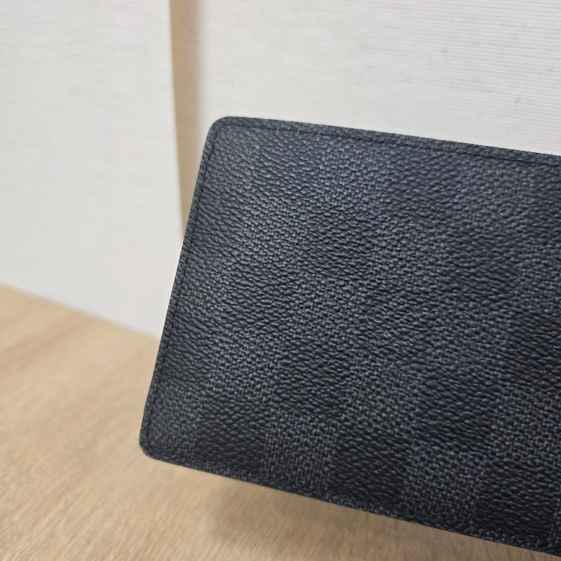 [ 新年最後優惠🧧] LV黑灰棋盤格塗鴉Multiple對開短夾-16