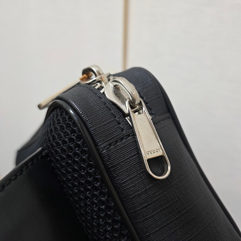 [ 新年優惠福利持續中🧧] Gucci黑灰老花拉鏈胸口包-10