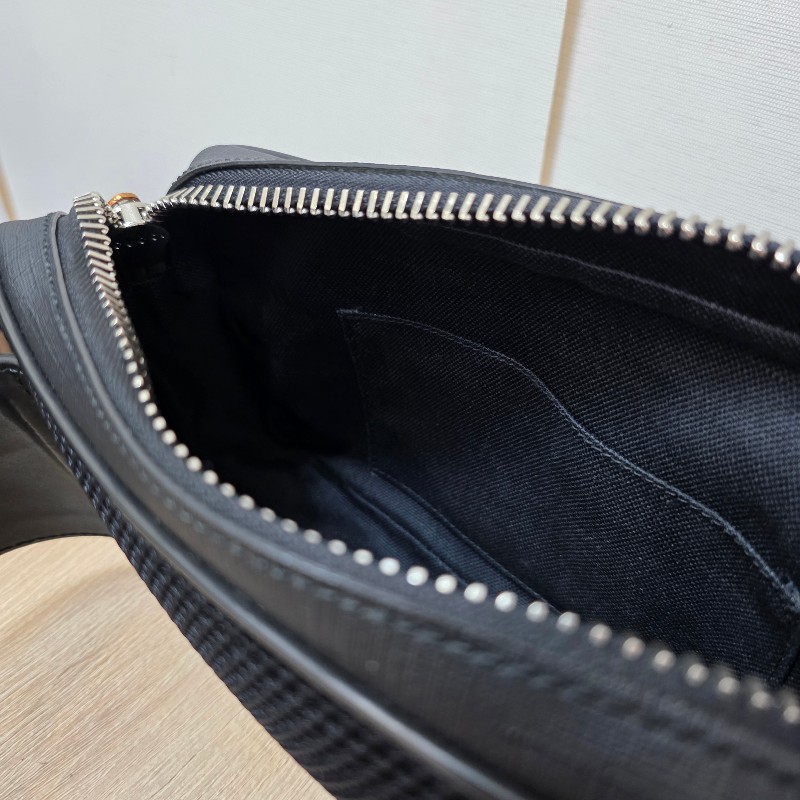 [ 新年優惠福利持續中🧧] Gucci黑灰老花拉鏈胸口包-16