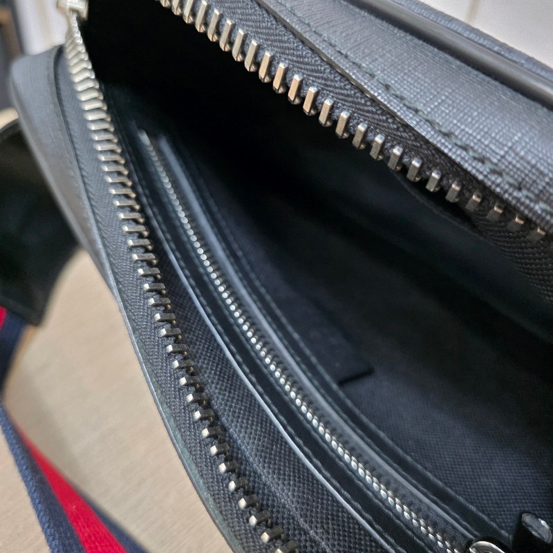 [ 新年優惠福利持續中🧧] Gucci黑灰老花拉鏈胸口包-17