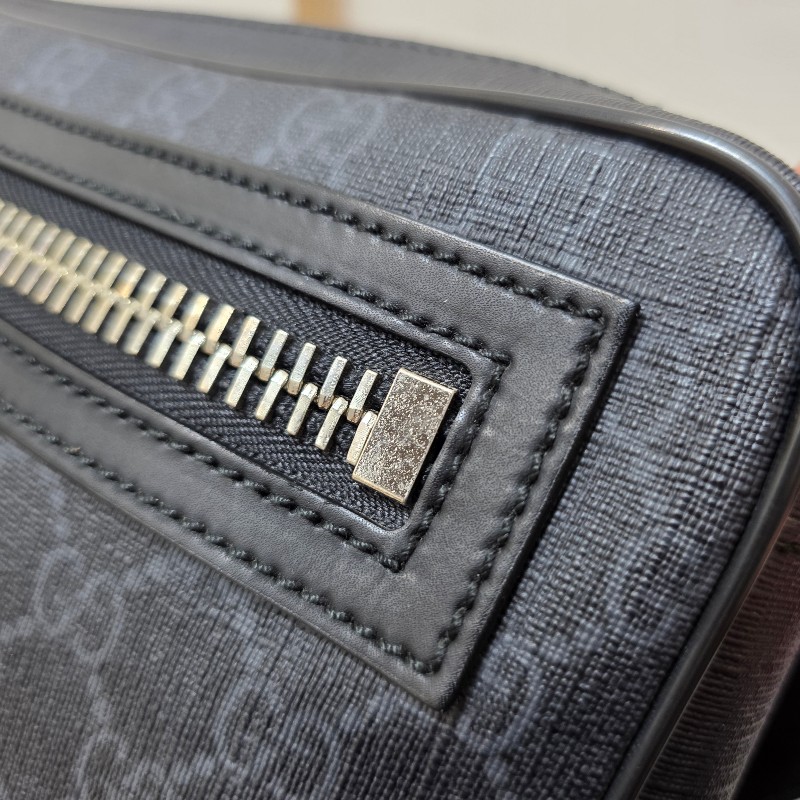 [ 新年優惠福利持續中🧧] Gucci黑灰老花拉鏈胸口包-30