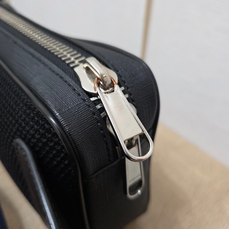 [ 新年優惠福利持續中🧧] Gucci黑灰老花拉鏈胸口包-32